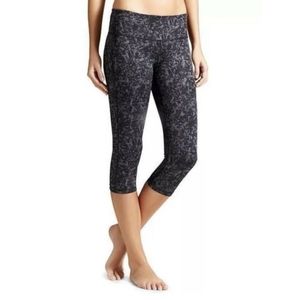 Athleta Woodlands Chaturanga Capri Leggings